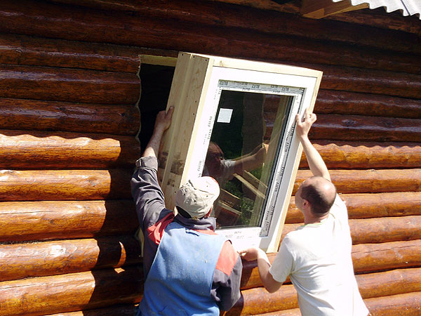 Окна пластиковые в деревянном доме: технология вставки с подготовкой проема